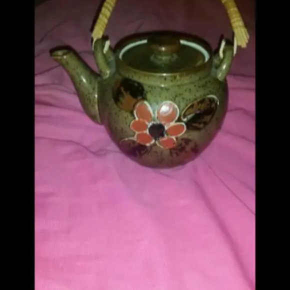 Flower teapot - Picture 1 of 2